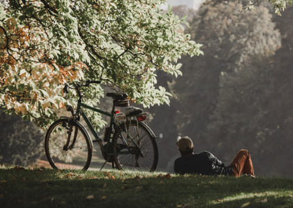 mann mit fahrrad